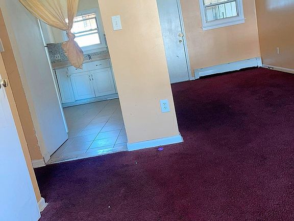 4th image of 1047 Underhill Ave