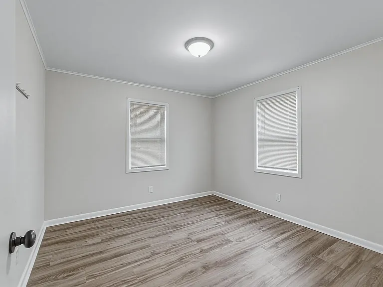 1304 Lewis St — Photo 4