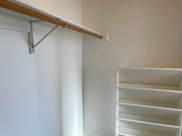 479 Nassau Ave — Photo 12