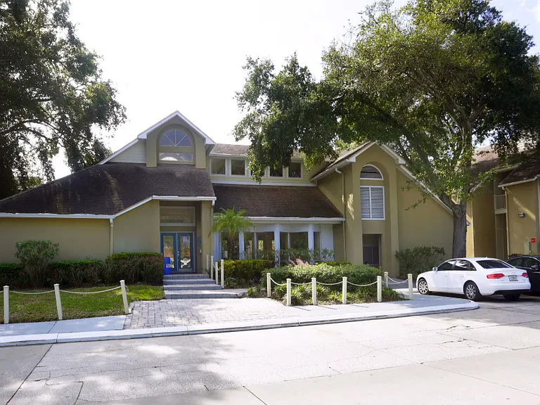 Lighthouse Bay Apartment Homes — Photo 5