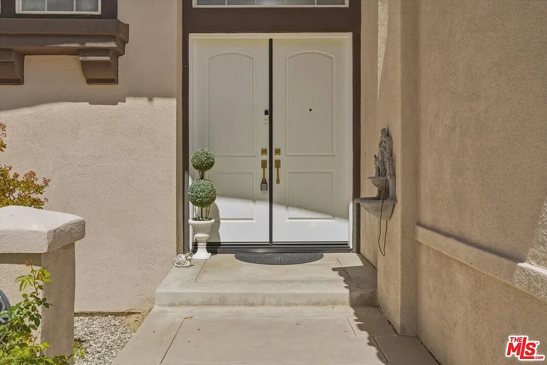 5 bed, 5.0 bath, 3908 sqft, $10,995 — Photo 3