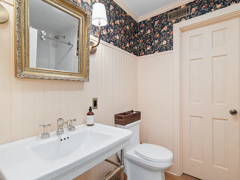 135 Layfield Dr — Photo 26