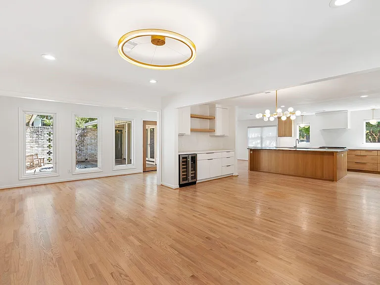 13703 Queensbury Ln — Photo 7