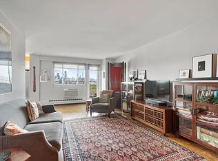 3965 52nd St APT 9A, Queens, NY 11377