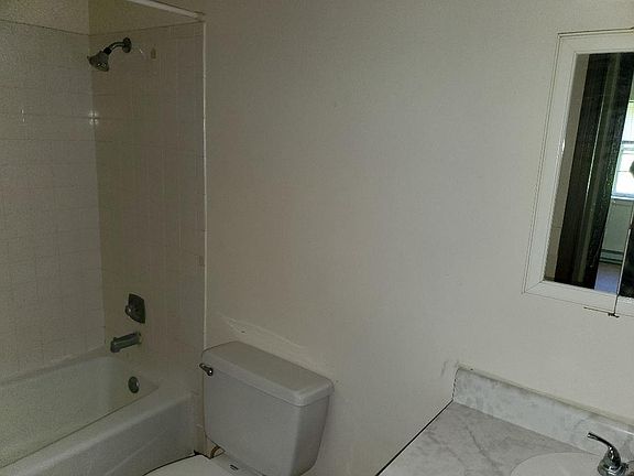 4th image of 2900 Lawnridge Ct APT A