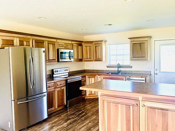 4th image of 1102 Benjamin Dr