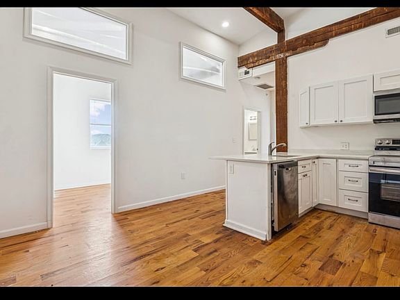 3rd image of 118 N 2nd Ave