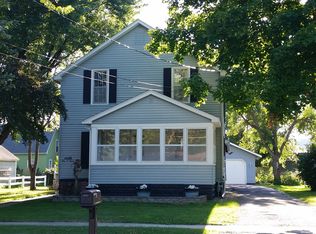 307 7th Ave NW, Independence, IA 50644