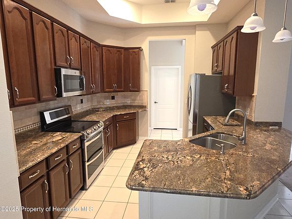4th image of 617 Glastonbury Ct