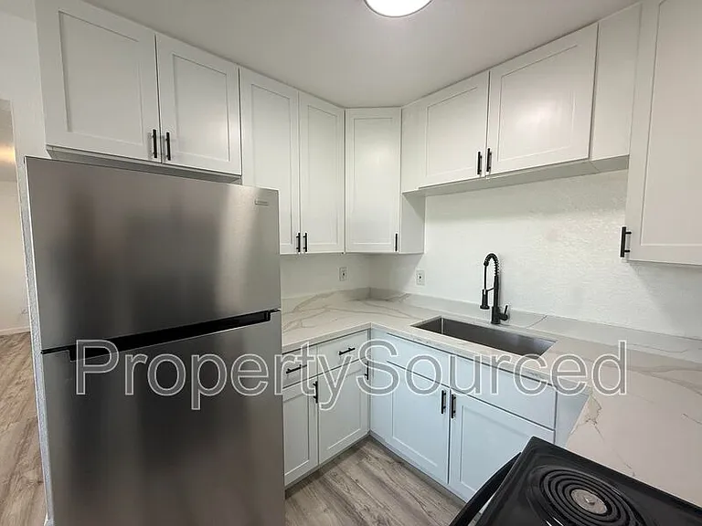 911 H St #2 — Photo 7