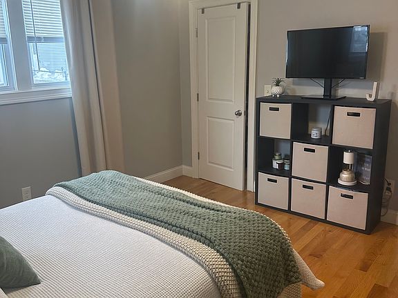 4th image of 39 Bourne St APT 1