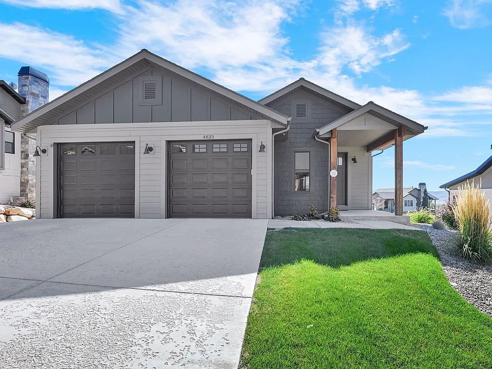 4833 E Paddleford Dr