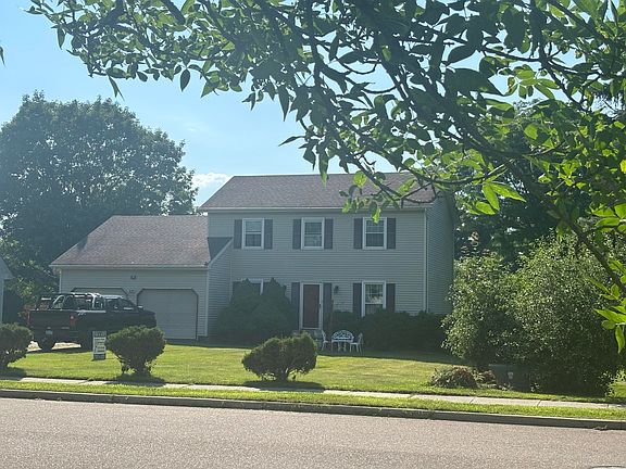 3rd image of 250 Isham Circle