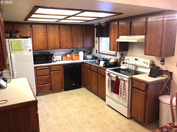 3rd image of 3115 NE 98th Ave
