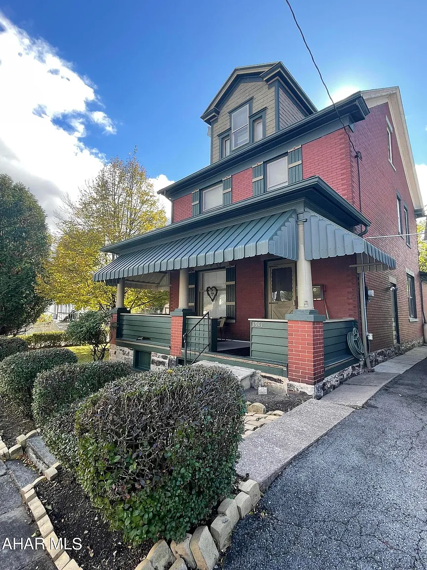 1901 19th St photo 1