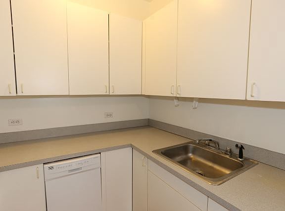 4th image of 815 W Waveland Ave APT 1N