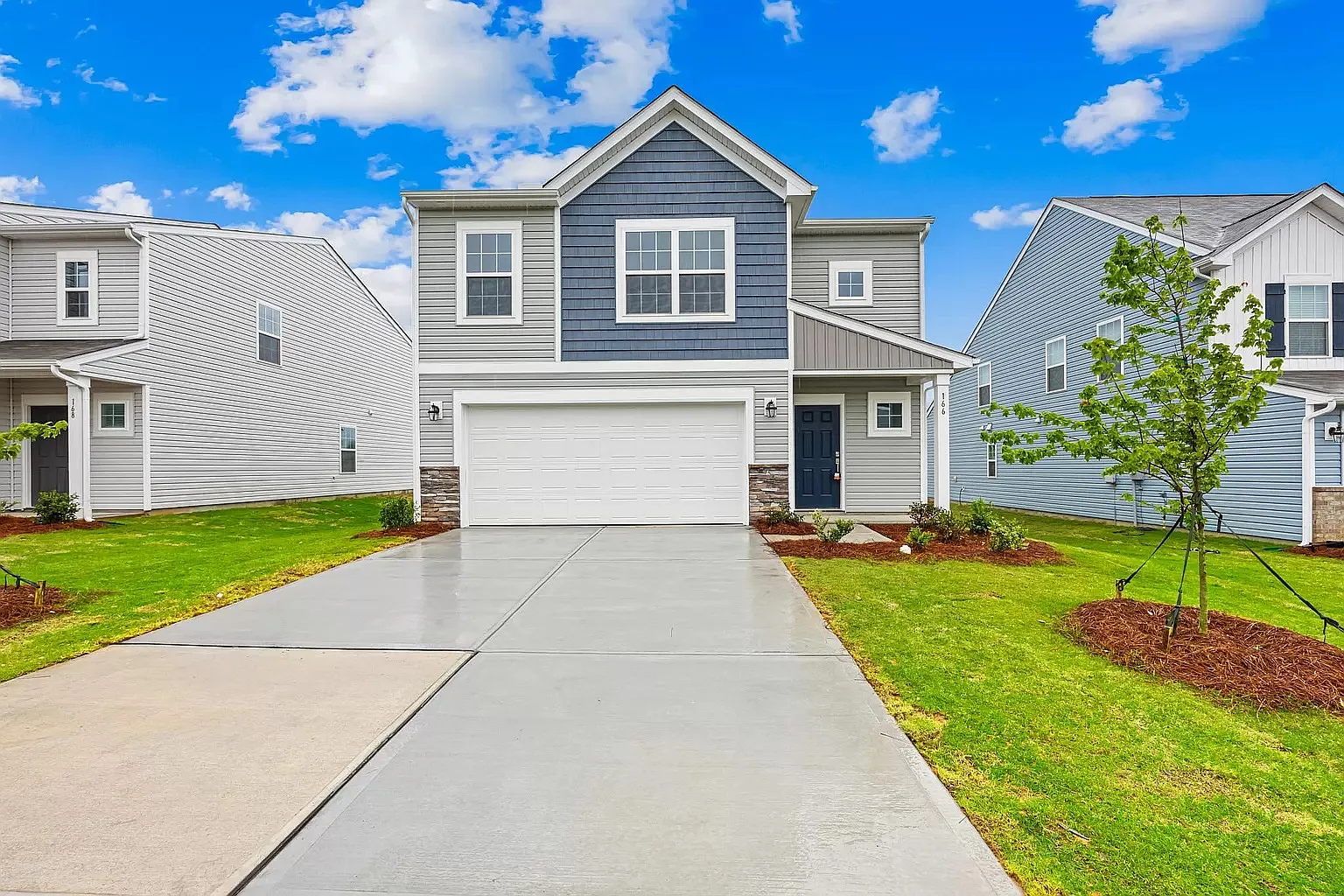 4 bed, 2.5 bath, 1956 sqft, $2,000 — Photo 1