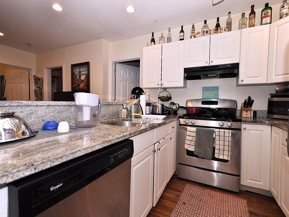 1st image of 66 Egmont St APT 002
