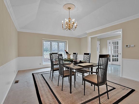 4th image of 17885 Rosewood St