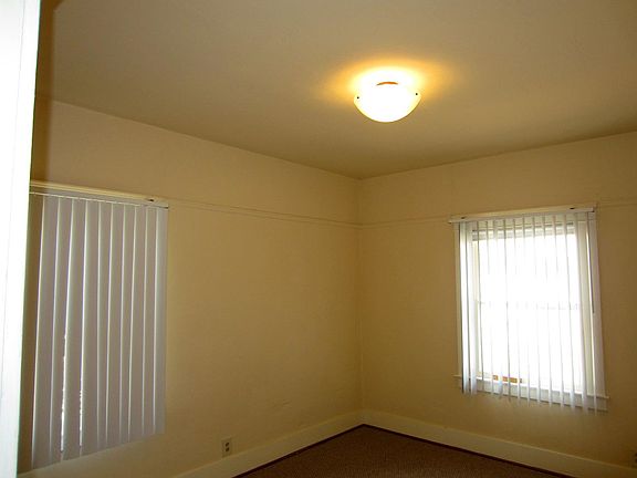 5th image of 3943 Oregon St