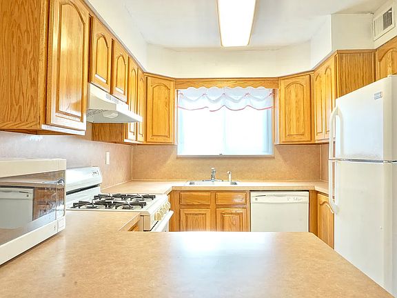 4th image of 15 Tulip Cir