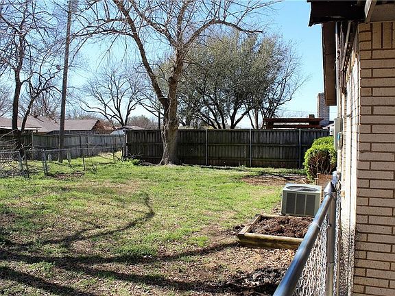 3rd image of 2709 Linda Dr