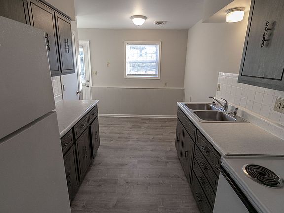 5th image of 2916 Leeway Dr APT D