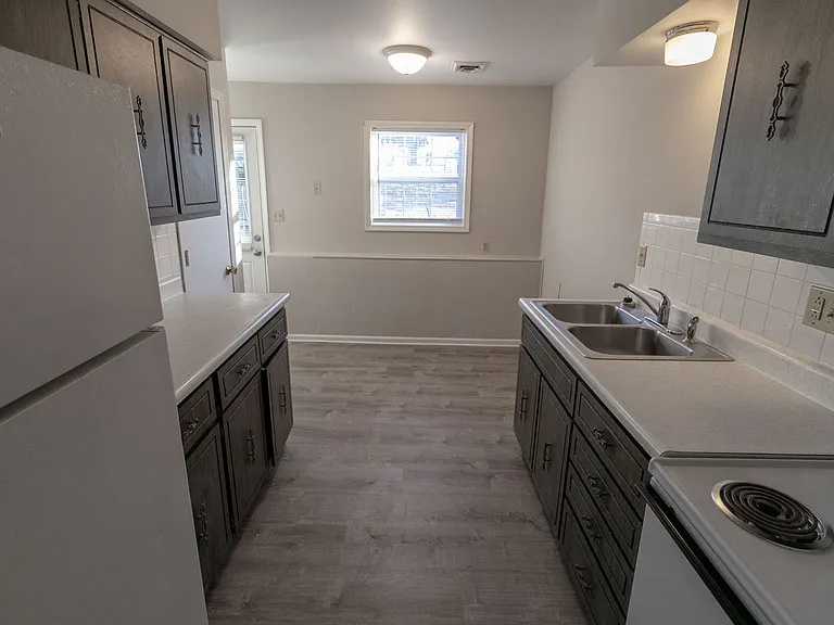 2916 Leeway Dr #D — Photo 5