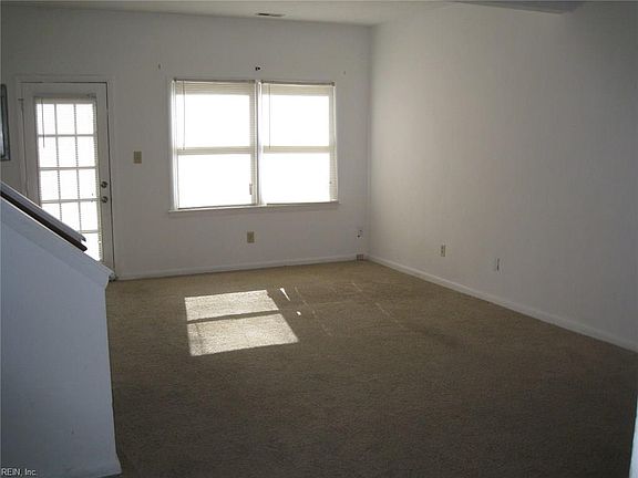 2nd image of 3347 Bangor Cres E