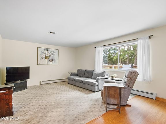 3rd image of 11 Woodstock Drive