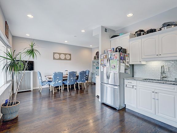 3rd image of 4421 N Malden St #2N