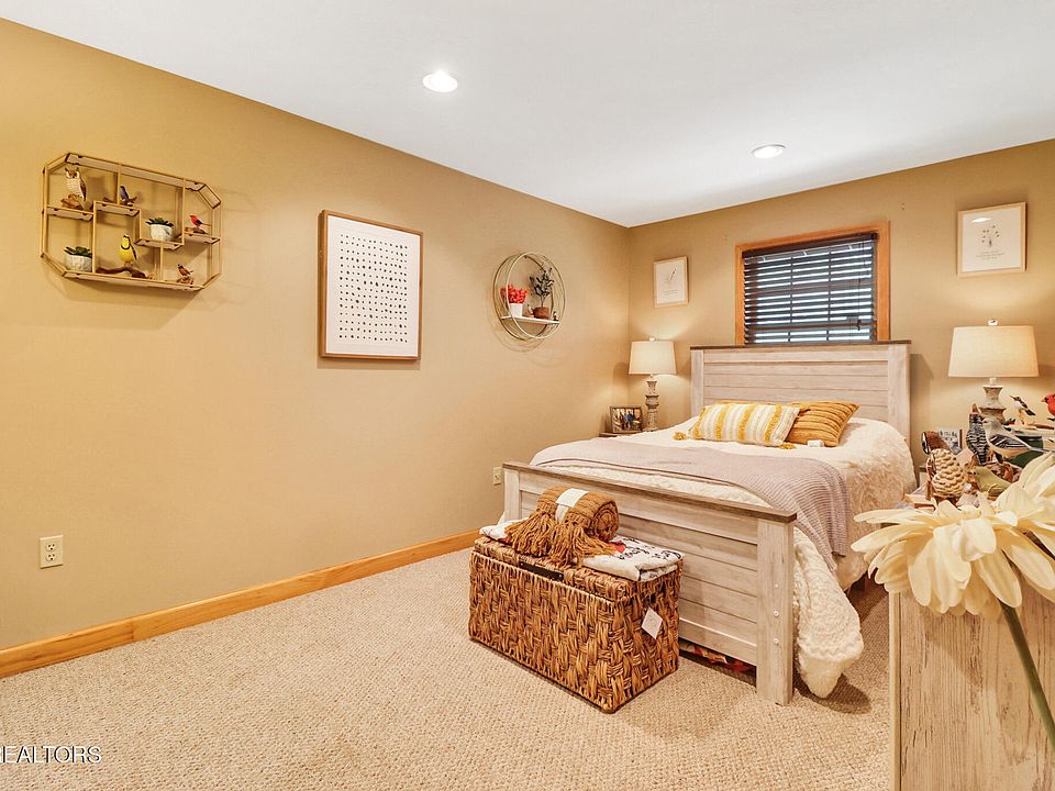 19th image of 426 Allen Dr