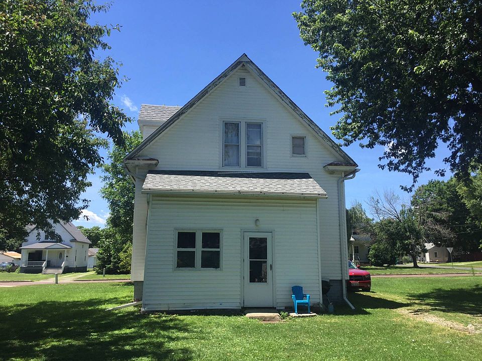 2nd image of 121 Arnold St