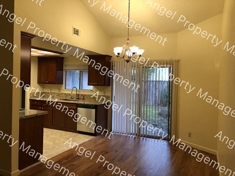 5400 Pomegranate Ave #1 — Photo 7