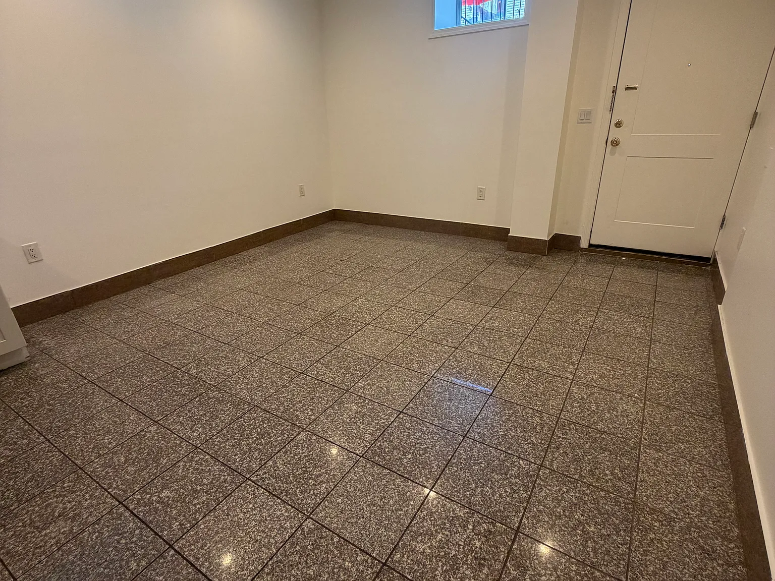 2 bed, 900 sqft, $2,000 — Photo 2