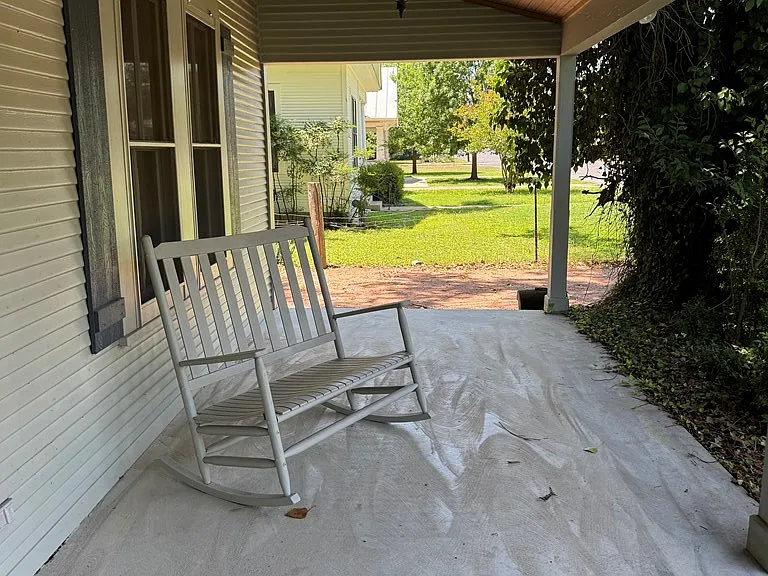 509 W Creek St — Photo 5