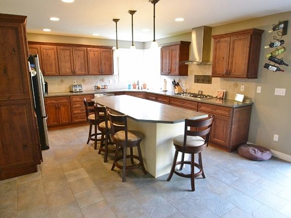 2nd image of 2617 Hollyberry Dr