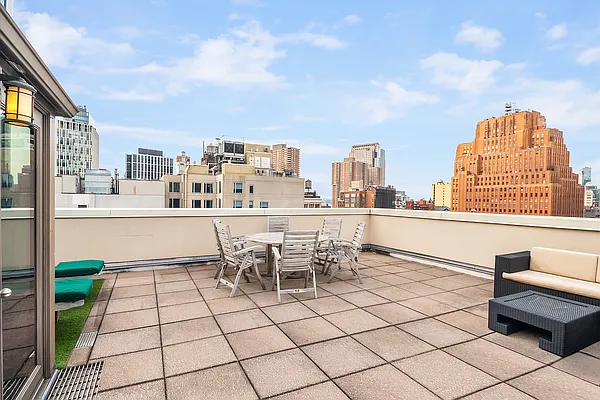 Sold by Compass | media 10