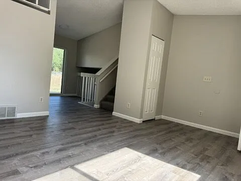 3 bed, 1.0 bath, 1448 sqft, $2,095 — Photo 4