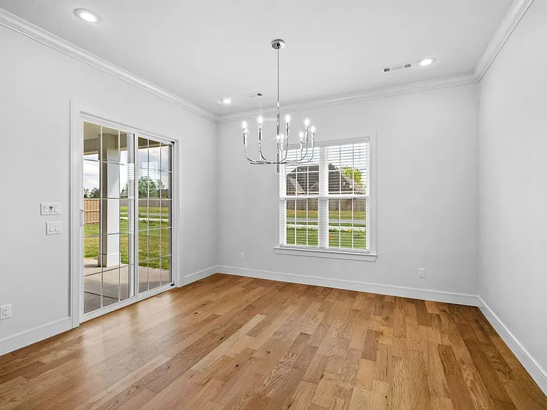 6465 Courtland Ave — Photo 5
