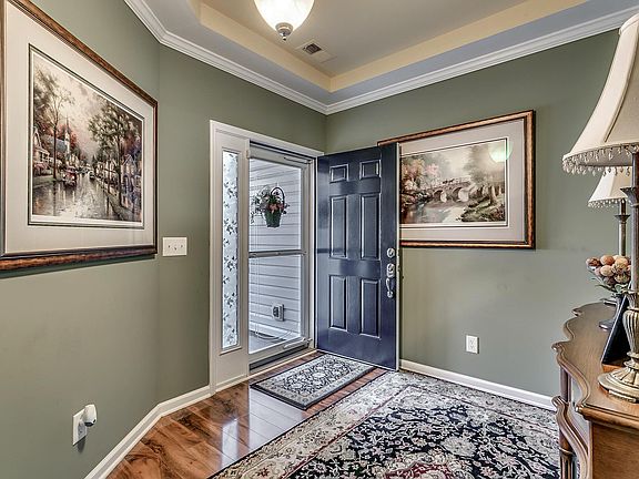 3rd image of 628 Lafayette Park Dr.