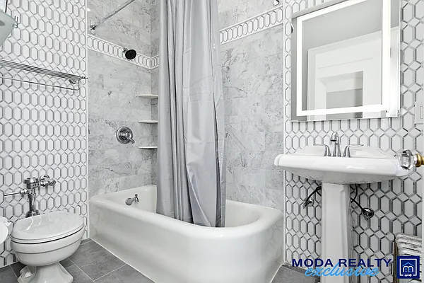 Rented by Moda Realty | media 8