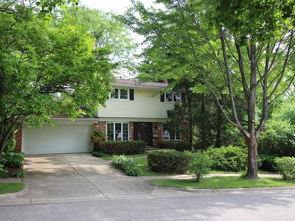 1st image of 9 Lois Ct
