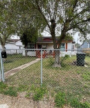 3rd image of 906 W Lincoln Ave
