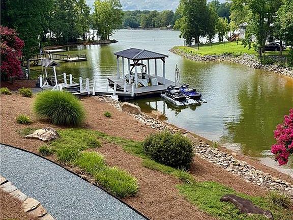 2nd image of 1742 Riverview Rd