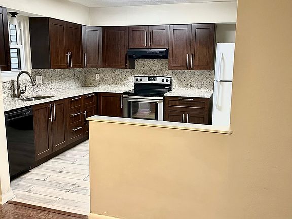 5th image of 2666 Moss Ln SE