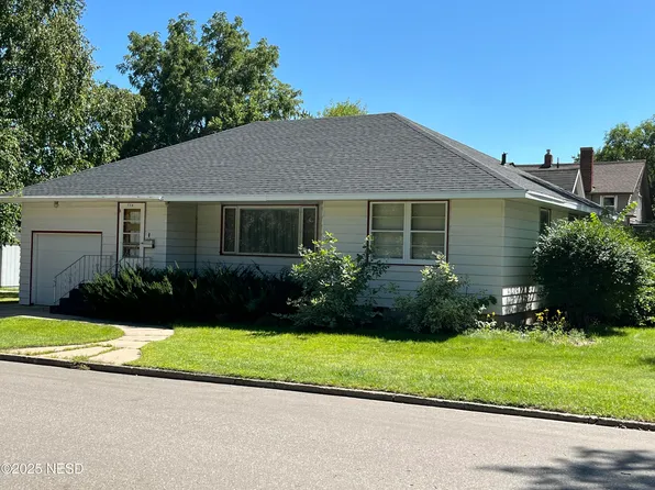 114 7th Ave NW, Watertown, SD 57201