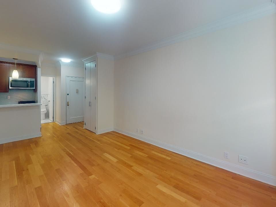 2nd image of 417 W 56th St #B4