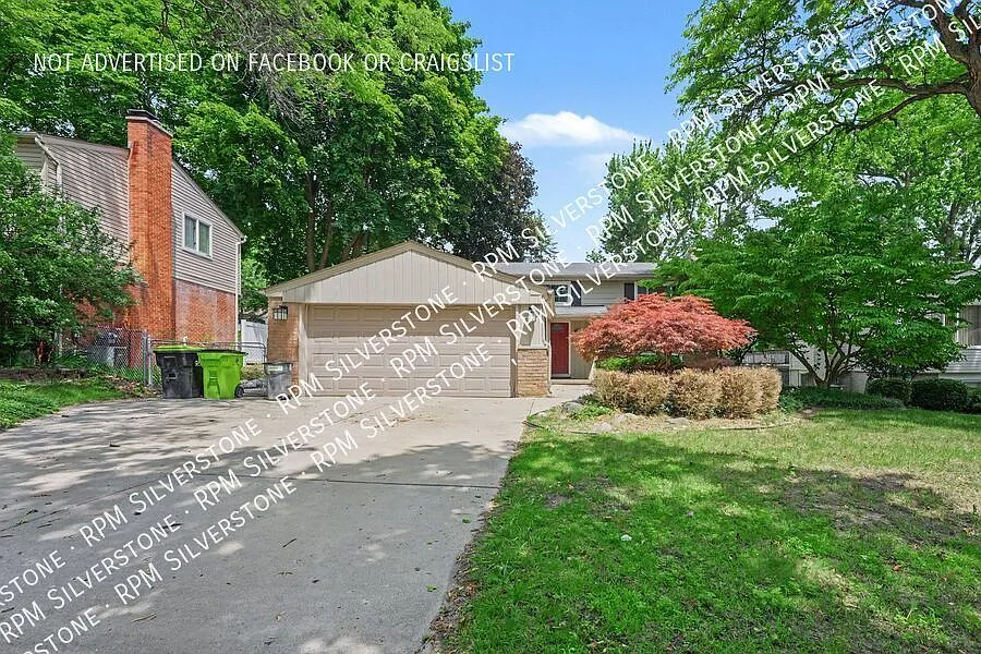 Beautiful Northville Home Available — Photo 2