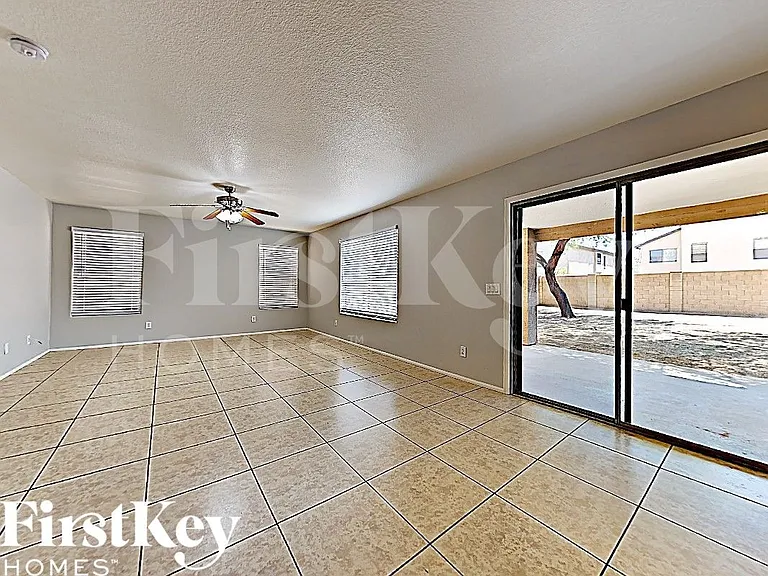 12405 W Montebello Ave — Photo 7